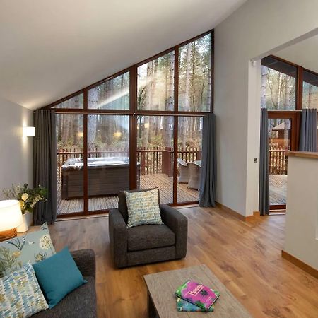 Blackwood Forest Cabins - Forest Holidays Popham Dış mekan fotoğraf